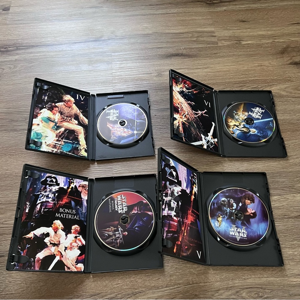 STAR WARS Trilogy 4Disc Set - Picture 6 of 10